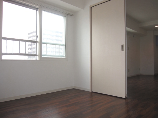 Other room space. Preview photos of Western-style is