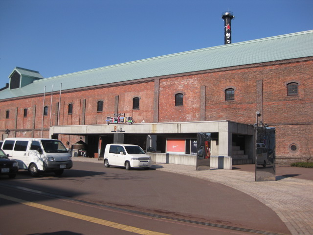 Shopping centre. Sapporo Factory Frontier Museum until the (shopping center) 624m