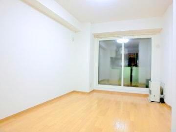 Living and room. Nakajima Koen Station 5-minute walk, Susukino Station is an 8-minute walk