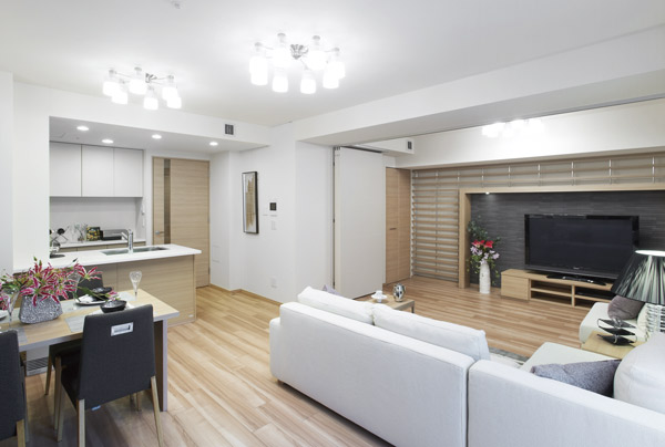 Living next to the Western-style 3, Will be the spacious space of 18.9-mat-sized became Akehanatsu the sliding door living and integral. Also, when closing the sliding door, It is a space that can be used for multi-purpose to fit the life style, such as the drawing-room or study