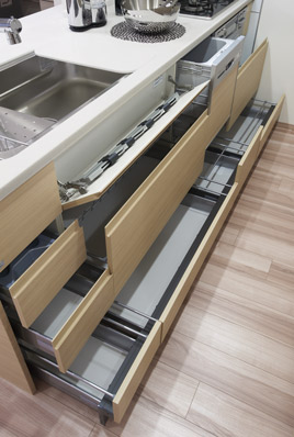 Slide storage of kitchen bottom is soft-close specification, You can use partitions to freedom by using a dedicated partition plate. Also Also knife pocket preceded sink. Put away the clutter around the kitchen, It will use comfortably