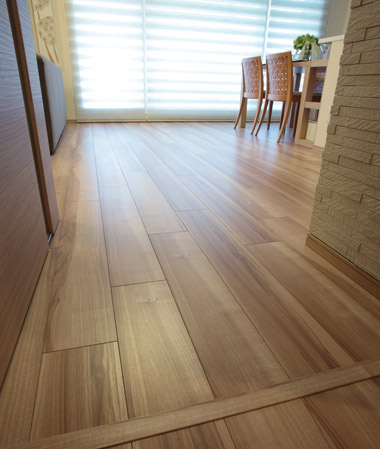 Other.  [Hard sheet flooring scratch] It has adopted a hard sheet flooring scratch. Of course there is no difference in level flat specification, Also consideration to such as fall prevention. (Same specifications)