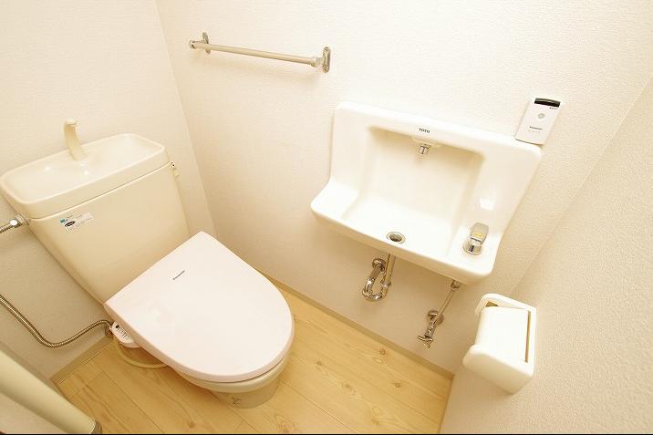 Toilet. Restroom with bidet toilet! comfortable! 