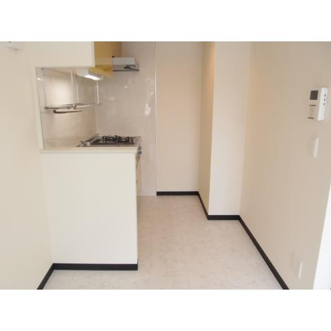 Kitchen. Kitchen space is also widely refrigerator, You can put cupboard firmly! 