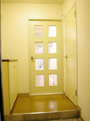 Entrance. Fire insurance premium of 20,000 yen only a spacious 1LDK possible tenants in ☆ 