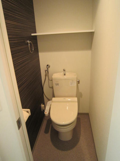 Toilet. We settle down in spacious Washlet toilet in the front door. 