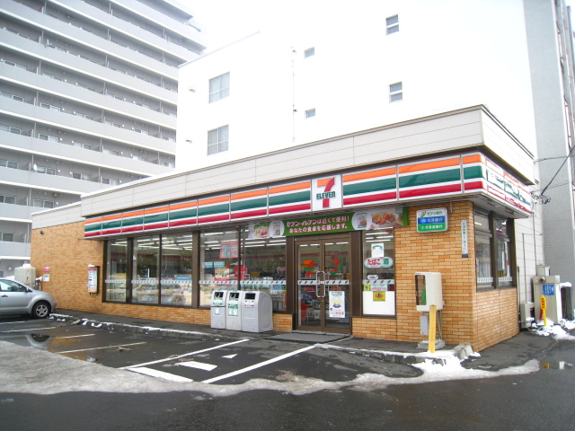 Convenience store. Seven-Eleven North Article 2 store up (convenience store) 203m