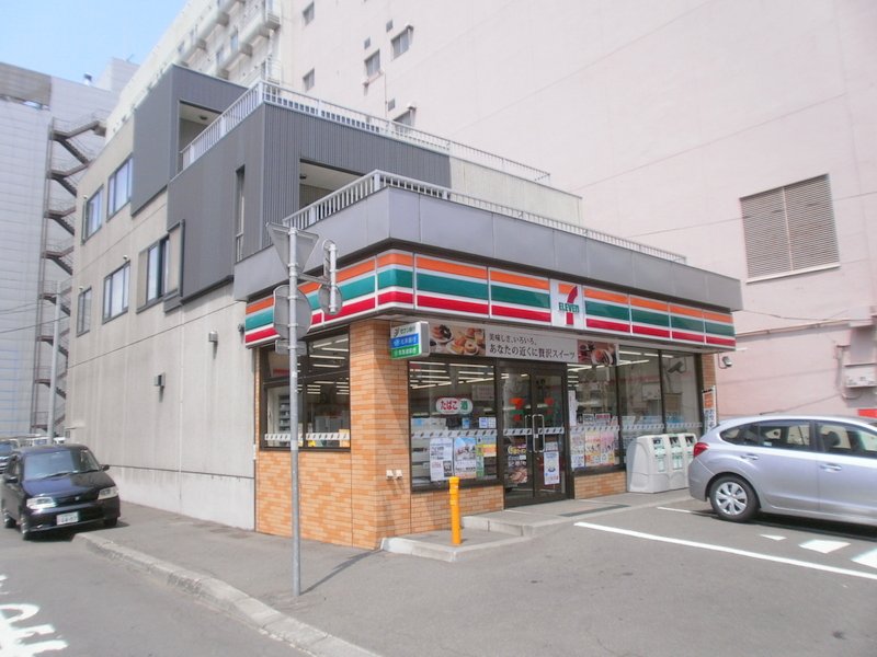 Convenience store. Seven-Eleven Sapporominami Article 4 store up to (convenience store) 198m