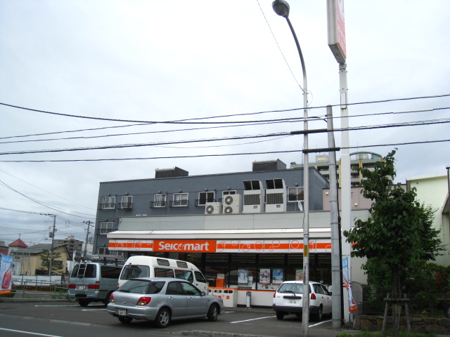 Convenience store. Seicomart back approach to a shrine store up to (convenience store) 150m