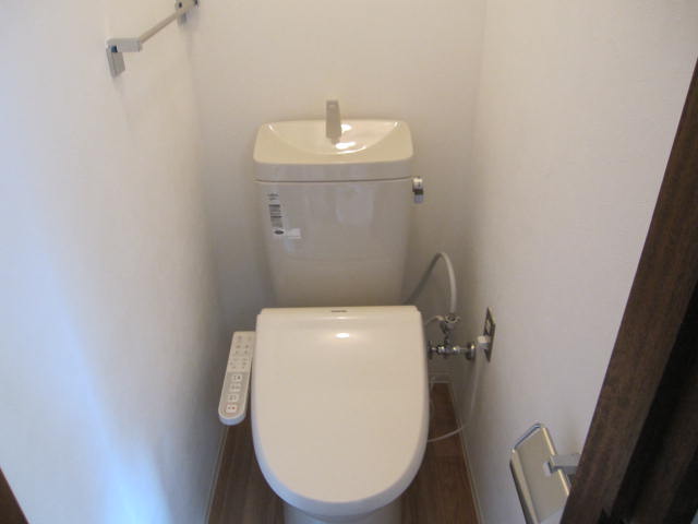 Toilet.  ☆ Toilet with warm water washing toilet seat ☆ 