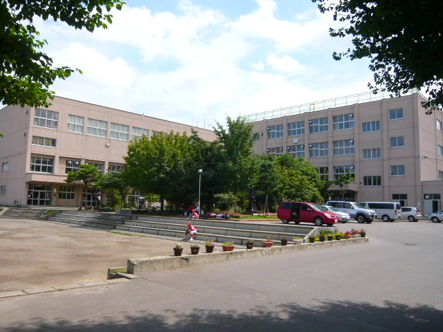 Junior high school. 150m to Sapporo TatsuKashiwa junior high school (junior high school)