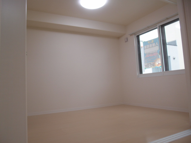 Other room space. Western-style is also available clean bright space! 