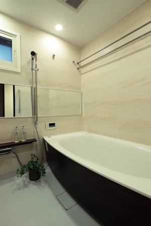 Bathing-wash room.  [Bathroom] Place to heal fatigue of the day leisurely, Bathroom. Shower bar shower that you can freely adjust the height. One-stop switch ・ It is water-saving type of water flow switch with (A type (pre-sale) ・ model room)