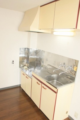 Kitchen. This your rent is attractive with elevator