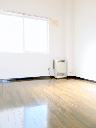 Living and room. The top floor day is good parking 4200 yen