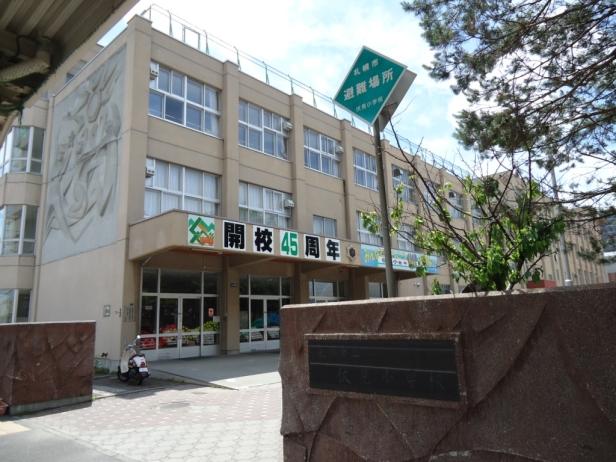 Primary school. 700m to Sapporo Tateyama nose Elementary School