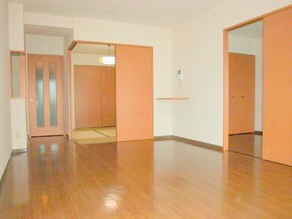 Living and room. It is spacious 2LDK of 16 quires of living ☆ It is fully equipped