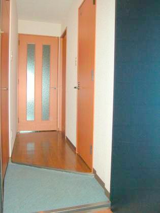 Entrance. It is spacious 2LDK of 16 quires of living ☆ It is fully equipped