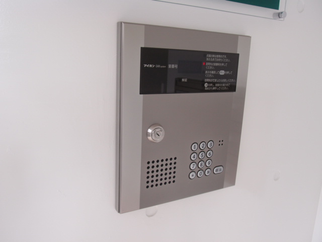 Security. Because with auto-lock safe ・ It is safe