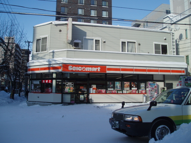 Convenience store. Seicomart back approach to a shrine store up to (convenience store) 383m