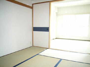 Other room space. Japanese-style room is easy to use widely