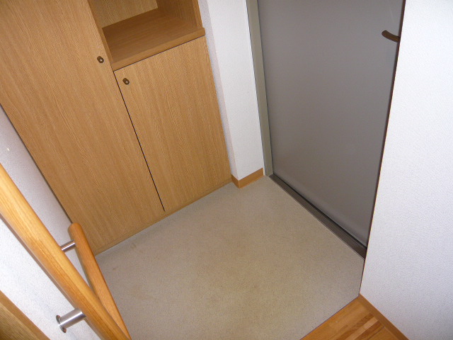 Entrance. Shoebox storage ・ There is also a shelf! 