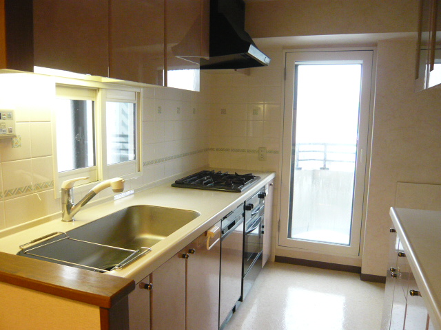 Kitchen. It comes with a window next to the kitchen ☆ 