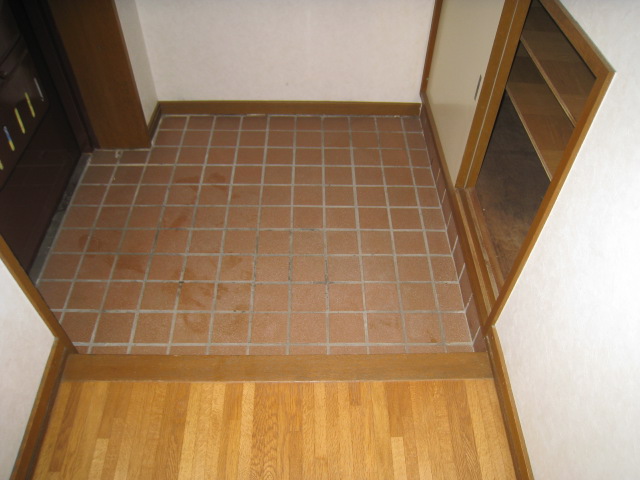 Entrance. It is different, Room of the same properties