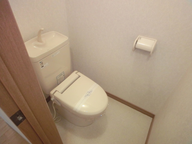 Toilet.  ※ It is a photograph of the inverted room