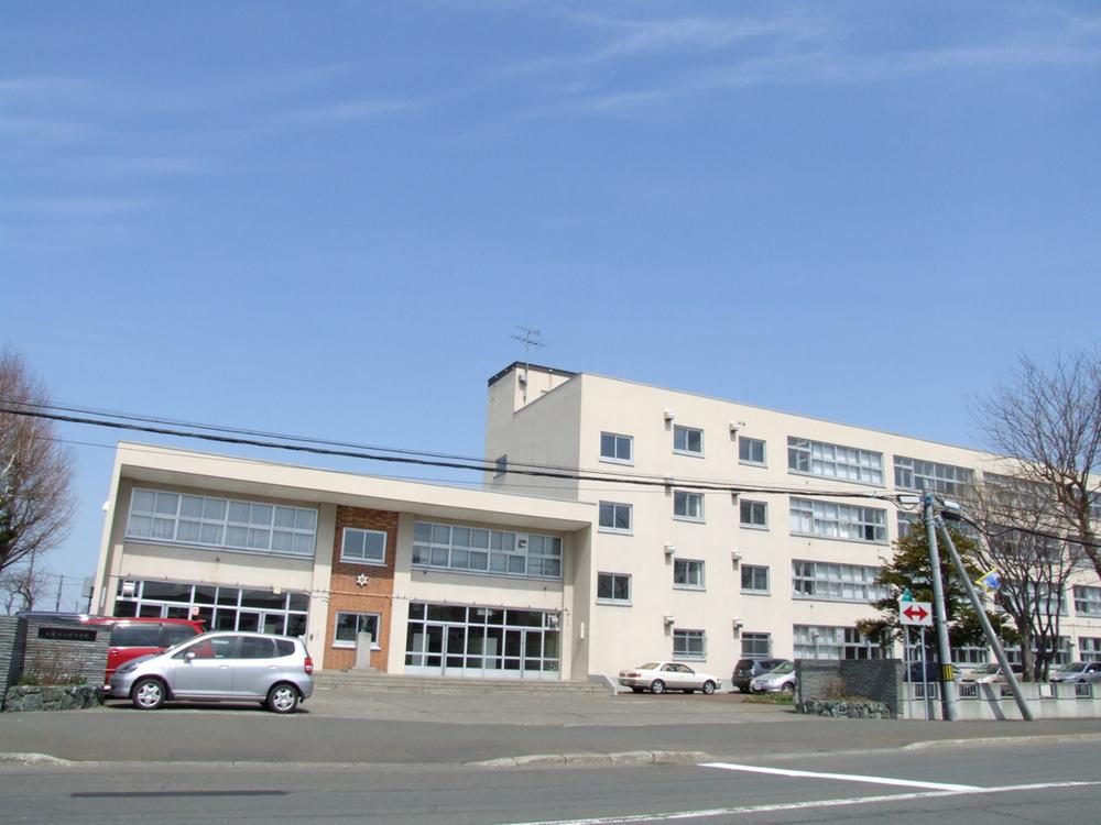 Junior high school. 950m to Sakae junior high Sakae Junior High School 950m