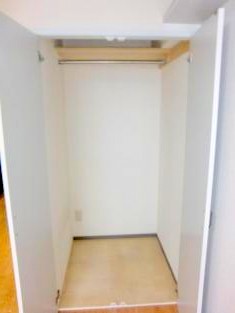 Receipt. Spacious closet equipped