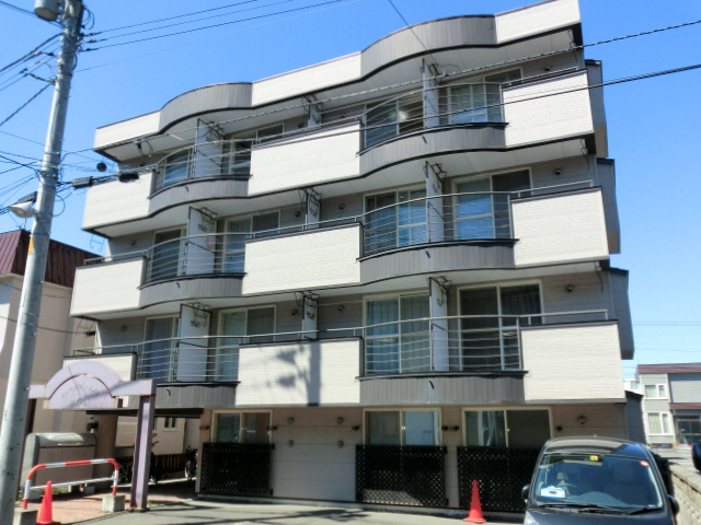 Building appearance. Firm apartment a sense of weight