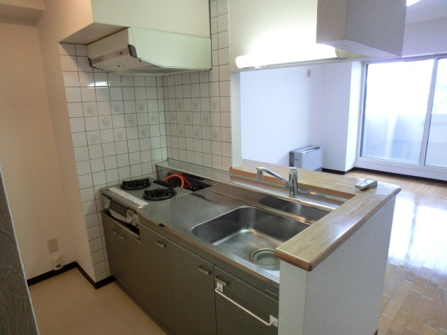 Kitchen. Popular face-to-face kitchen ☆ Also ensure refrigerator space ☆ 