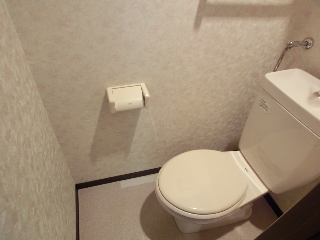 Toilet. Towel rack ・ Roll Storage There is also a convenient ☆ 