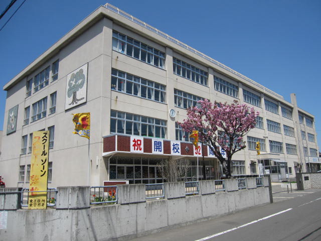 Primary school. 444m to Sapporo Municipal Kitazono elementary school (elementary school)