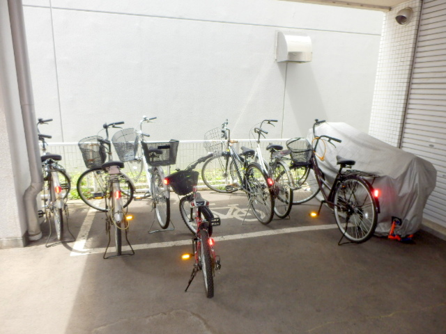 Other common areas. Bicycle equipped