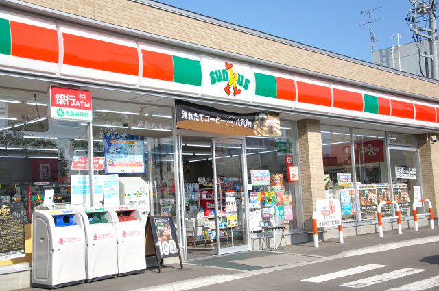 Convenience store. 358m until Thanksgiving Sapporo Kita 8 Johigashiten (convenience store)