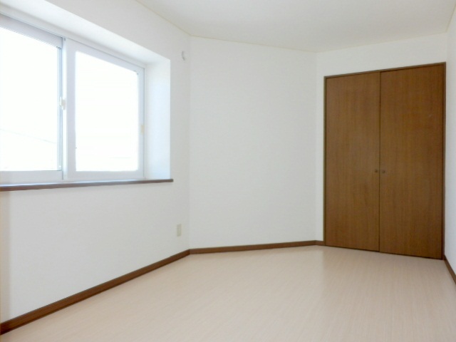 Other room space. It is a popular all-Western-style type of room