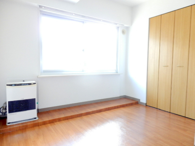 Other room space. It is a popular all-Western-style type of room