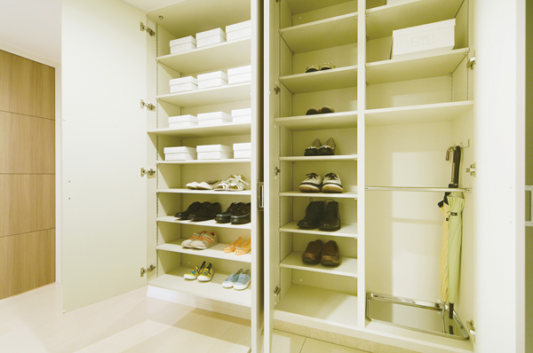 Thor type of wide shoes cloak that umbrella and boots also refreshing can clean storage. Housed the family all of the shoes, You can always beautifully keep the entrance