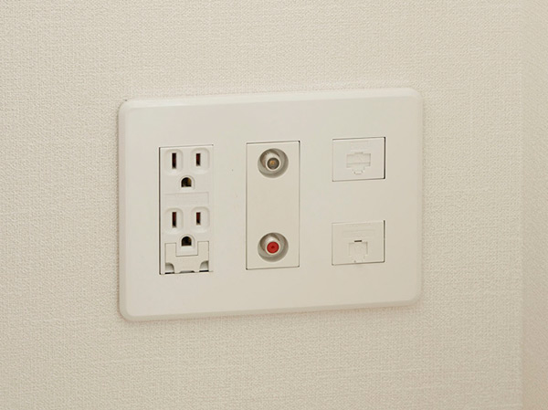 Other.  [Multi-media outlet] For TV, Telephone, For LAN outlet, Living a multi-media outlet that summarizes the power outlet ・ Installed in the dining and Western-style (same specifications)