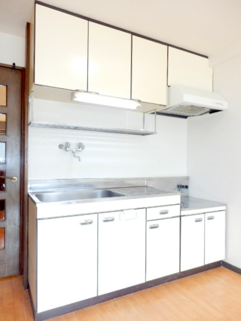 Kitchen. It is beautifully cleaning being completed