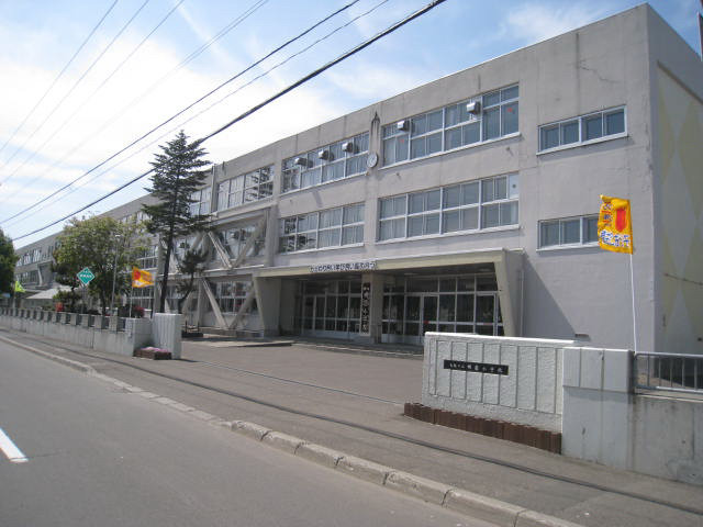 Primary school. 384m to Sapporo Municipal Mingyuan elementary school (elementary school)