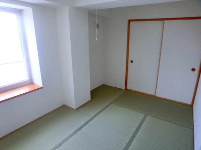 Other room space. 1102, Room photo