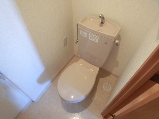 Toilet. 3, Room type photo