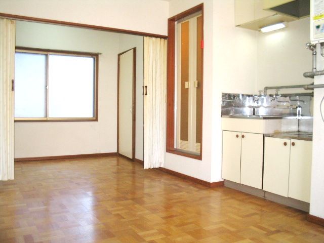 Living and room. What about the arrangement of the furniture?!