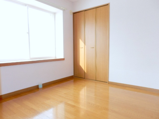 Other room space. It is a popular all-Western-style type of room