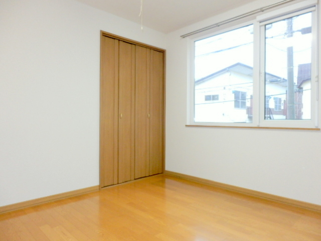 Other room space. It is a popular all-Western-style type of room