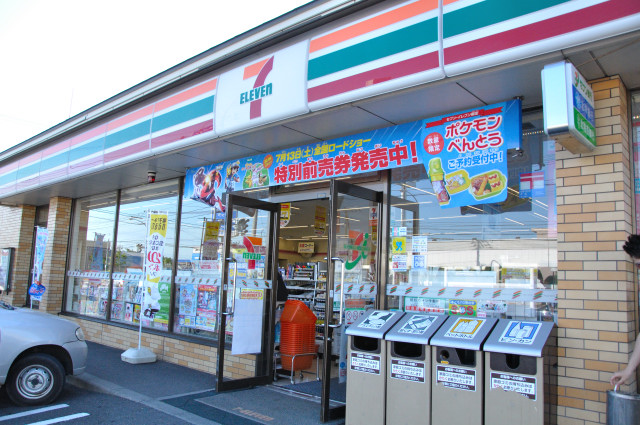 Convenience store. Seven-Eleven Sapporo Higashinaebo Article 4 store up to (convenience store) 530m