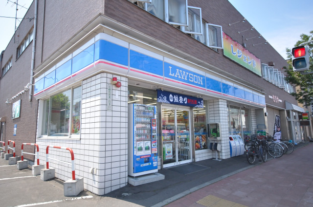 Convenience store. 390m until Lawson Sapporo Kita 41 Johigashiten (convenience store)